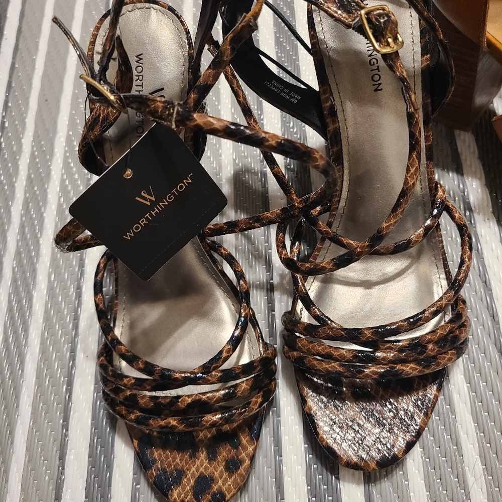 Lots of shoes most new or worn once